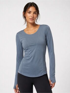 Athleta Long Sleeve Workout Top Thumbholes Size Medium Grey Running Yoga Pilates
